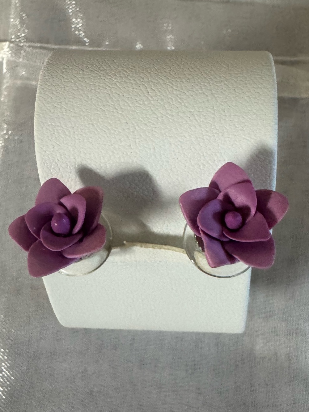 So lovely Floral Purple Rose Earrings - Women Jewelry -NWT comes w/in mesh pouch